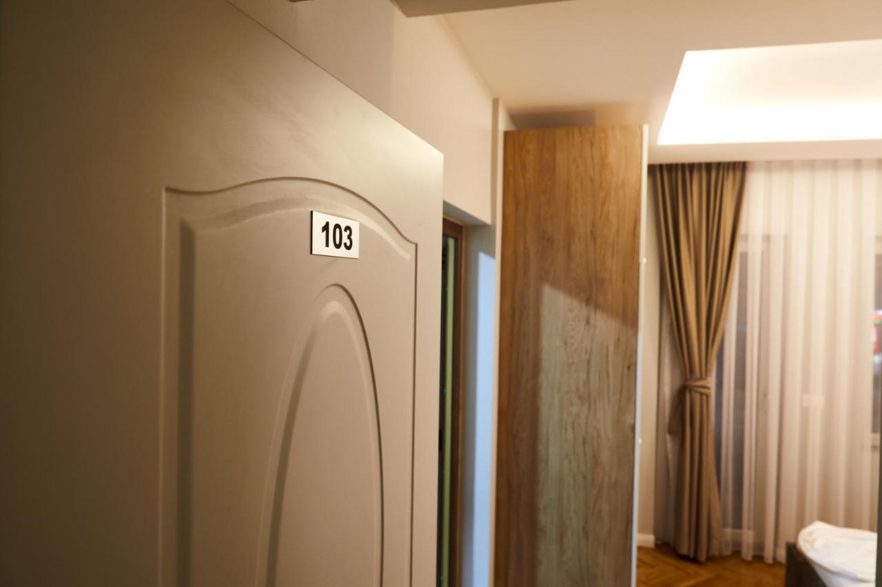 Amico Hotel Priştine Dış mekan fotoğraf