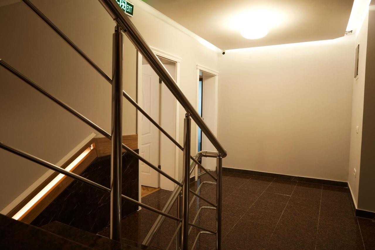 Amico Hotel Priştine Dış mekan fotoğraf